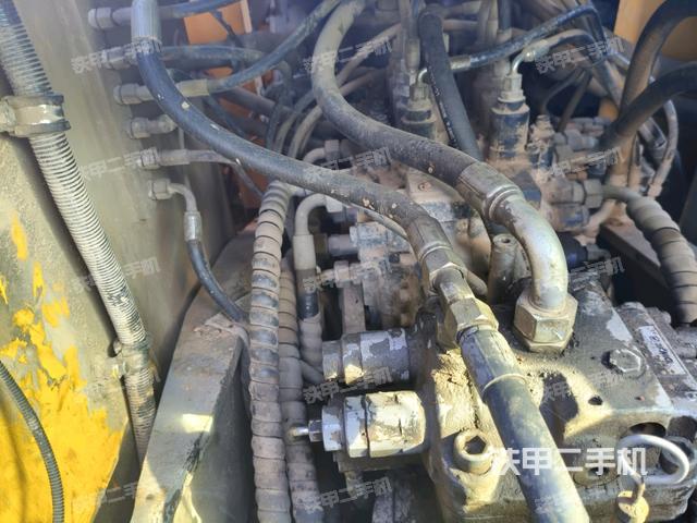 回转马达和主控阀（整机外观）