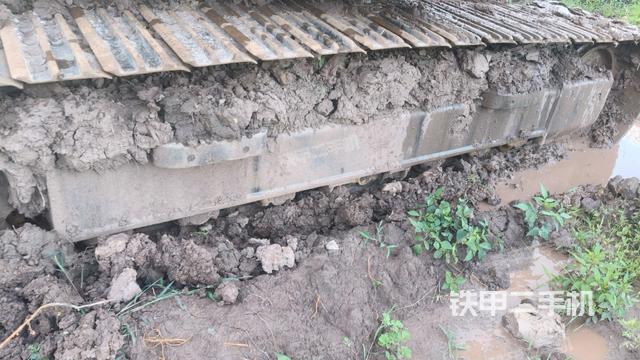單側(cè)履帶整體(整機外觀) 單側(cè)履帶整體(整機外觀)