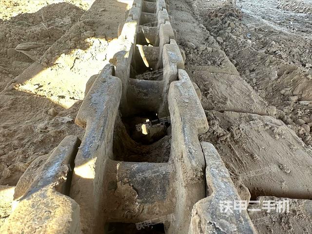 单侧履带整体（整机外观）