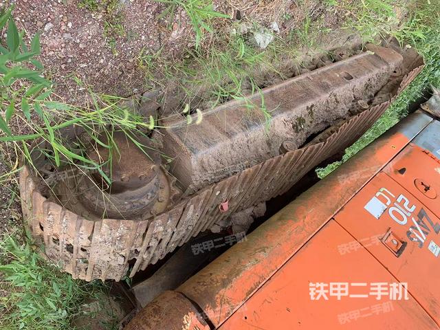 单侧履带整体(整机外观) 单侧履带整体(整机外观)