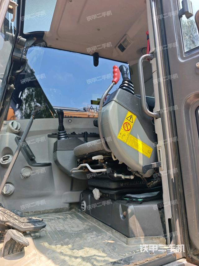 驾驶室整体（整机外观）