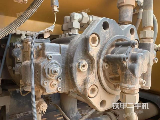 液壓泵艙室正面整體（整機(jī)外觀）