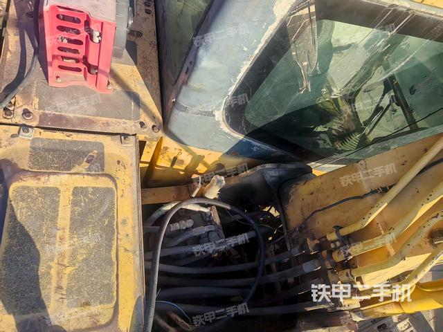 回转马达和主控阀（整机外观）