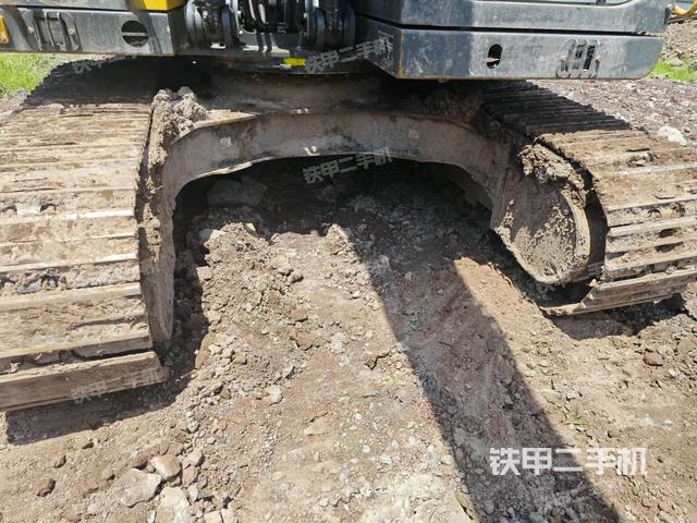 转盘和下车架正前(工作和回转装置) 转盘和下车架正前(工作和回转装置)