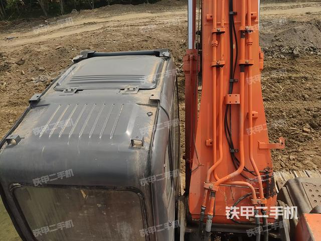 驾驶室顶部（整机外观）