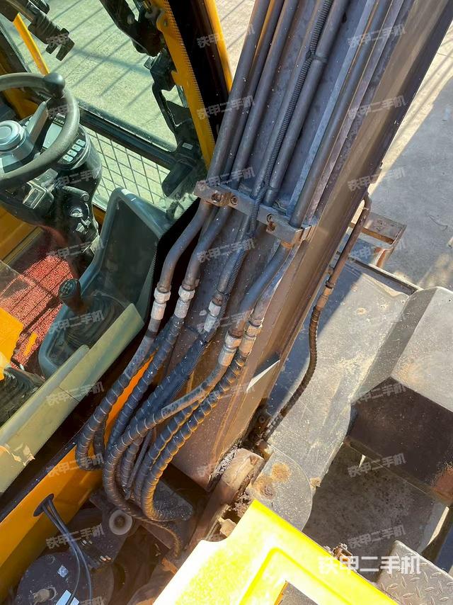 大臂背部俯视（工作和回转装置）