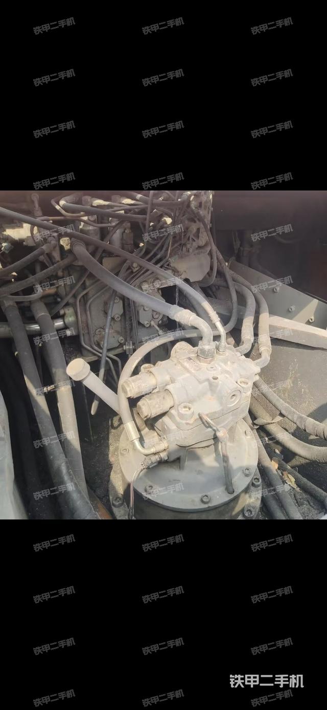 回转马达和主控阀（整机外观）