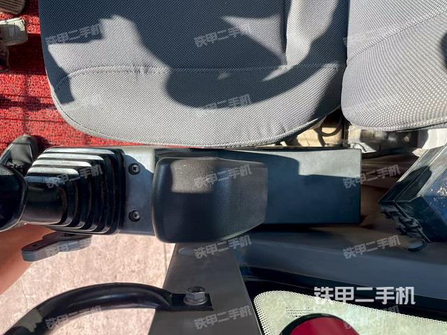 座椅左侧控制台/音响/含左手柄（驾驶室部分）