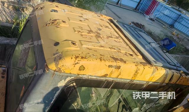 驾驶室顶部（整机外观）