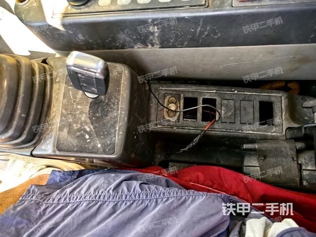 座椅左側(cè)控制臺/音響/含左手柄（駕駛室部分）