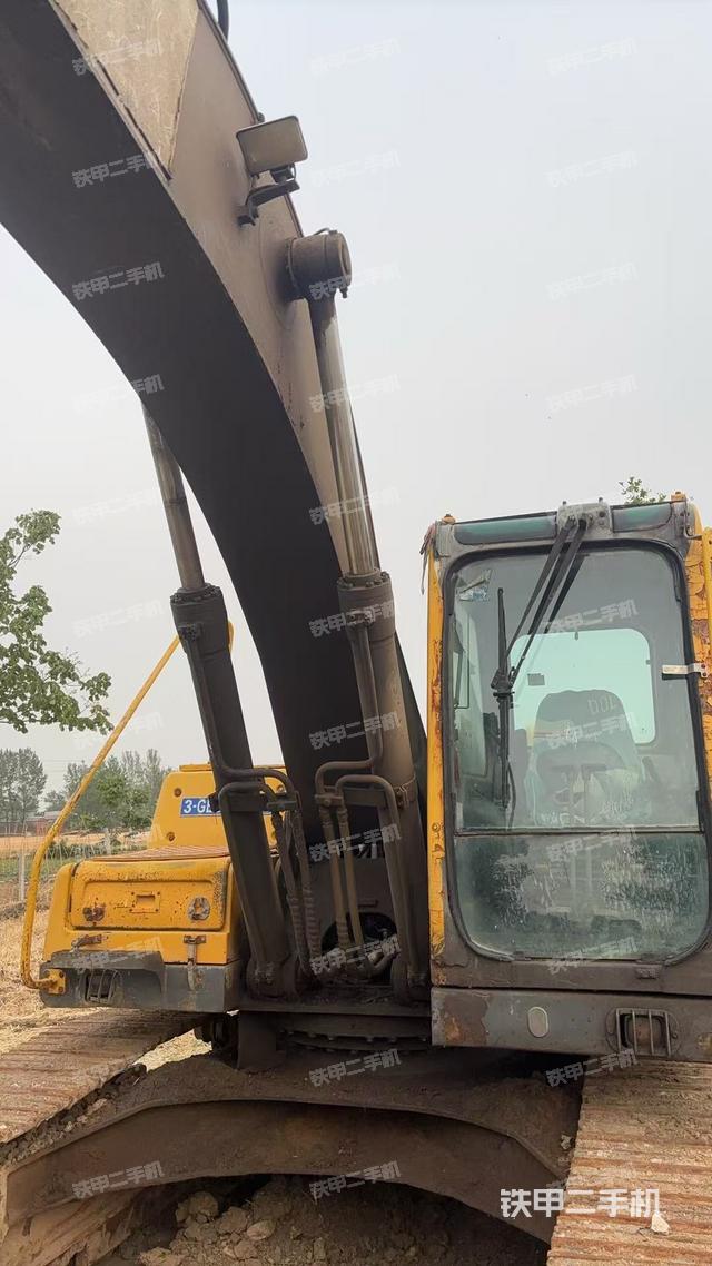 沃尔沃EC210B挖掘机