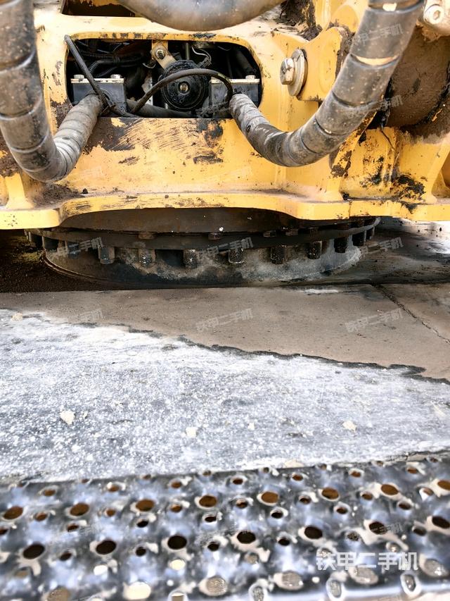 轉(zhuǎn)盤和下車架正前（工作和回轉(zhuǎn)裝置）