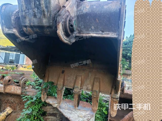 小臂整体左后(工作和回转装置) 小臂整体左后(工作和回转装置)