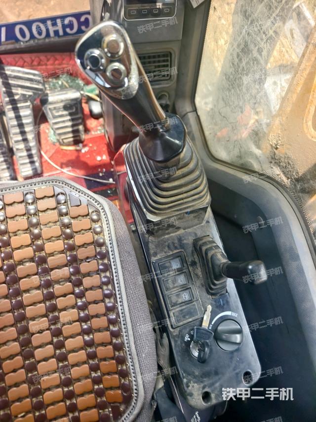 座椅右侧控制台/钥匙门/油门/含右手柄（驾驶室部分）