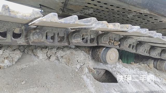 單側(cè)履帶整體(整機(jī)外觀) 單側(cè)履帶整體(整機(jī)外觀)