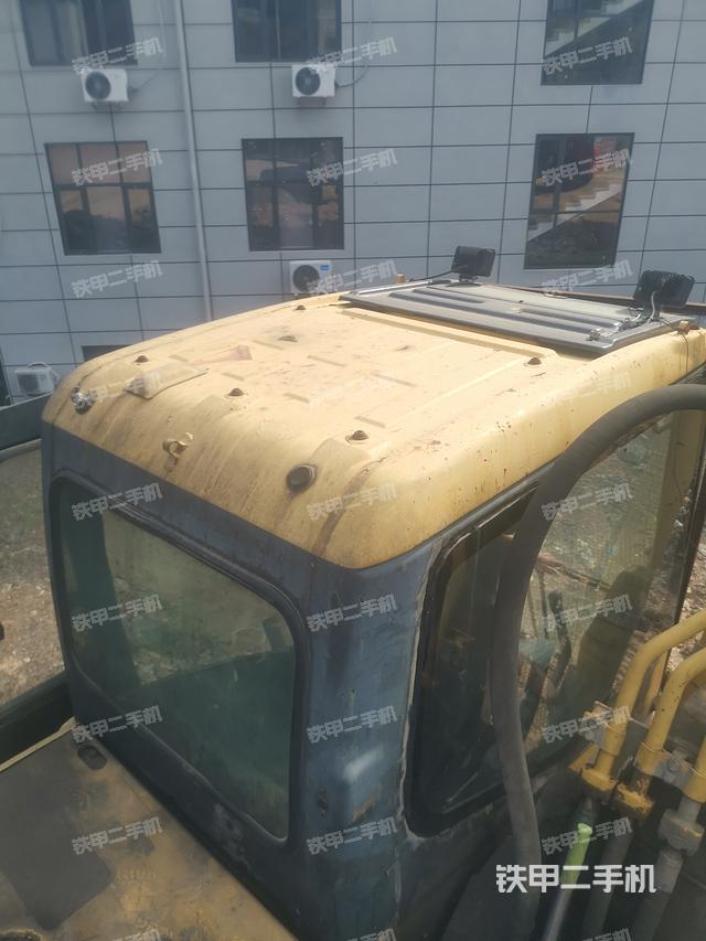 駕駛室頂部(整機外觀) 駕駛室頂部(整機外觀)