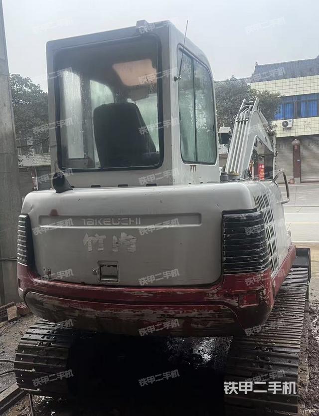 單側(cè)履帶整體(整機(jī)外觀) 單側(cè)履帶整體(整機(jī)外觀)