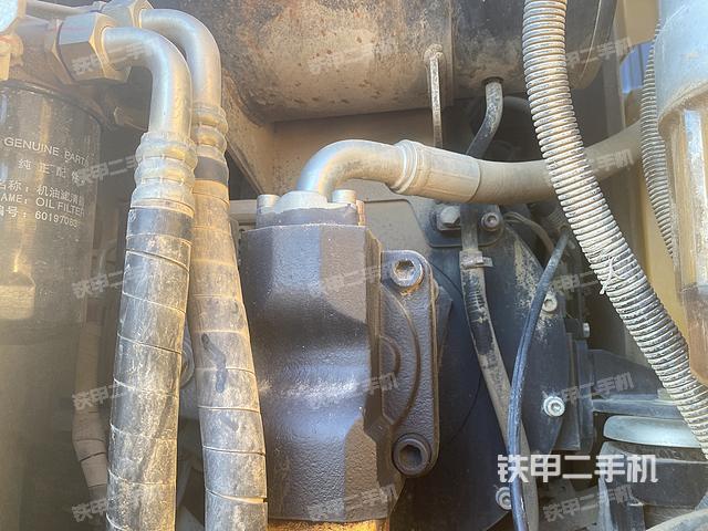 液壓泵艙室正面整體(整機外觀) 液壓泵艙室正面整體(整機外觀)