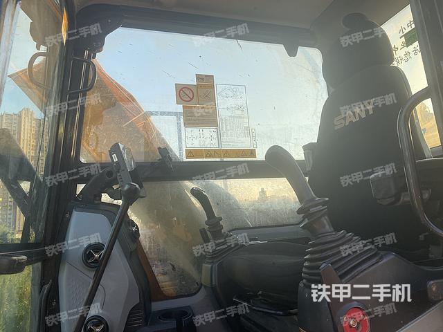 駕駛室整體(整機外觀) 駕駛室整體(整機外觀)