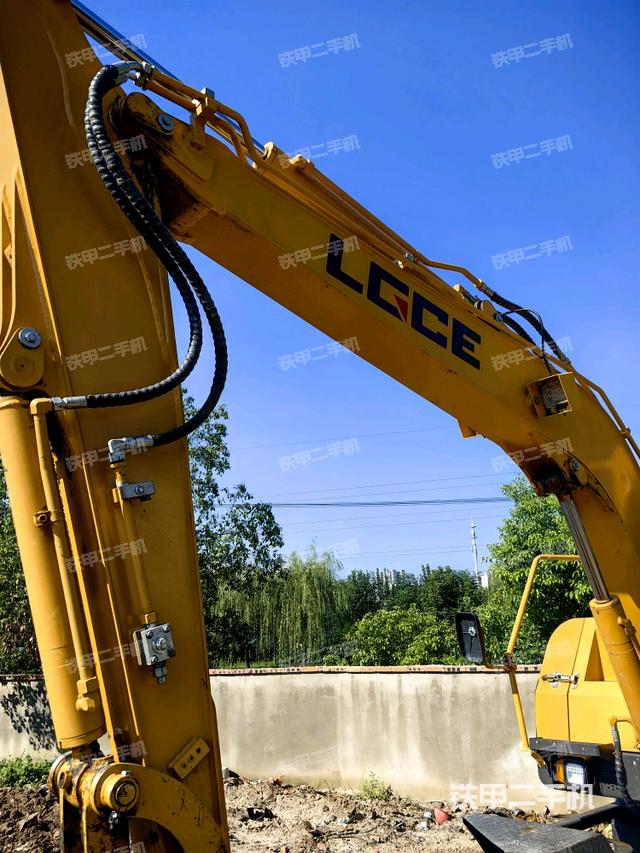 大臂整体 右侧(工作和回转装置) 大臂整体 右侧(工作和回转装置)