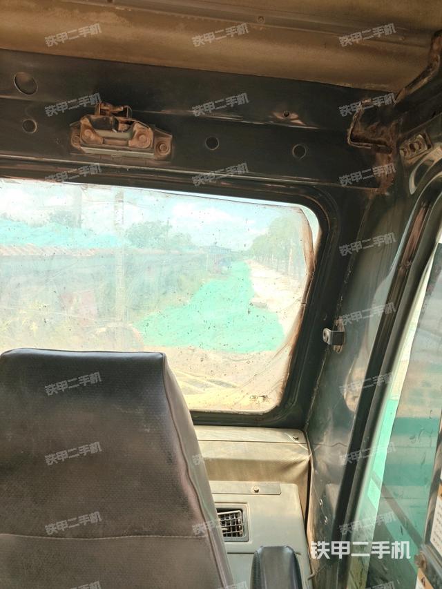 座椅左侧控制台/音响/含左手柄（驾驶室部分）