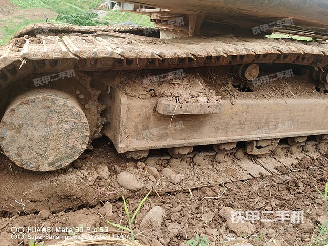 單側(cè)履帶整體(整機(jī)外觀) 單側(cè)履帶整體(整機(jī)外觀)