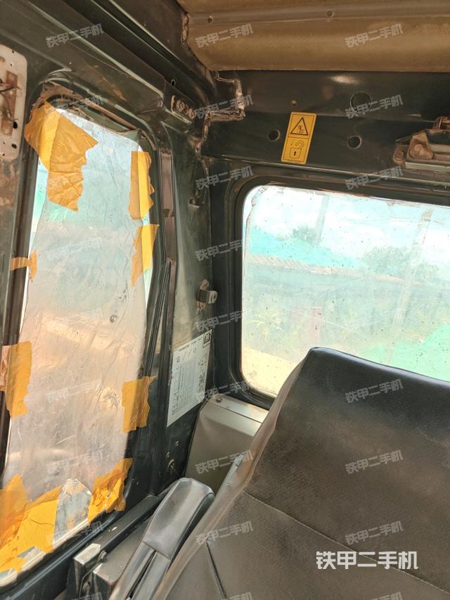 座椅右侧控制台/钥匙门/油门/含右手柄（驾驶室部分）