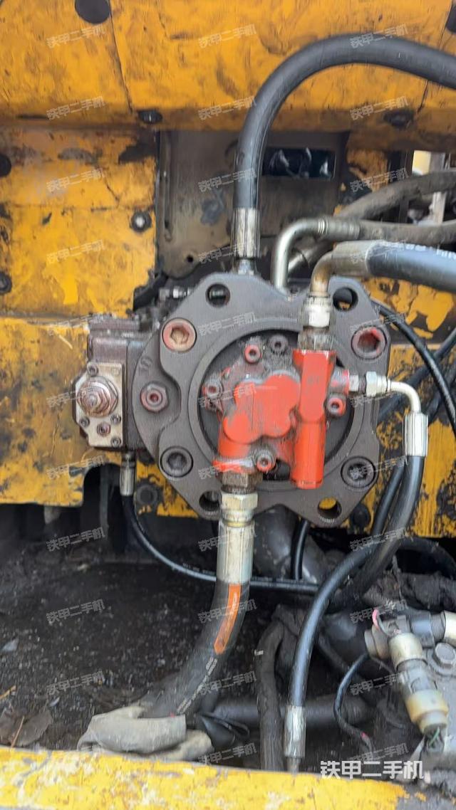 液壓泵艙室正面整體（整機(jī)外觀）