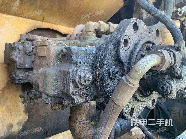 液壓泵艙室正面整體(整機(jī)外觀) 液壓泵艙室正面整體(整機(jī)外觀)