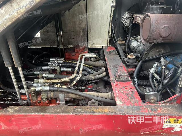 回轉(zhuǎn)馬達(dá)和主控閥(整機(jī)外觀) 回轉(zhuǎn)馬達(dá)和主控閥(整機(jī)外觀)