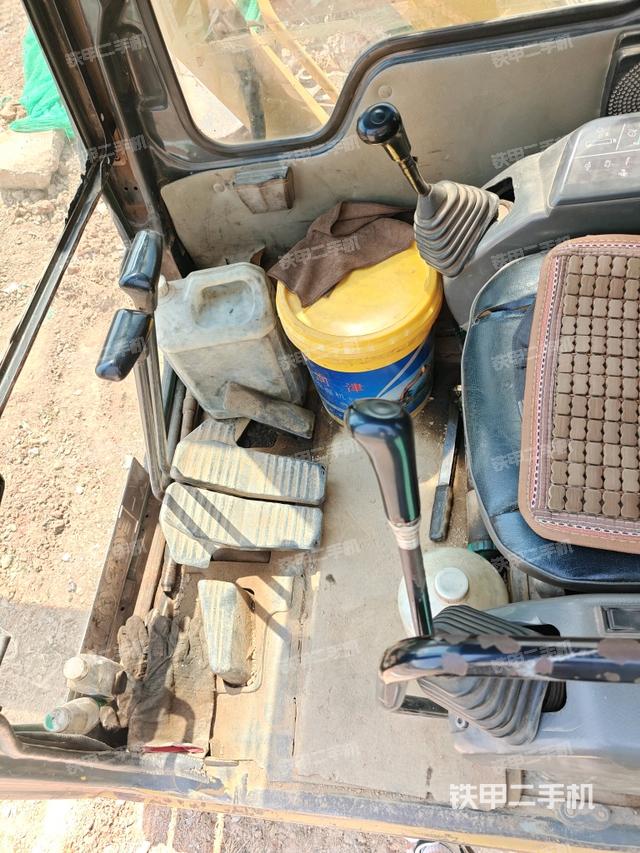 座椅后部（驾驶室部分）