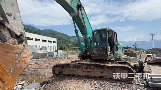 驾驶室整体(整机外观) 驾驶室整体(整机外观)