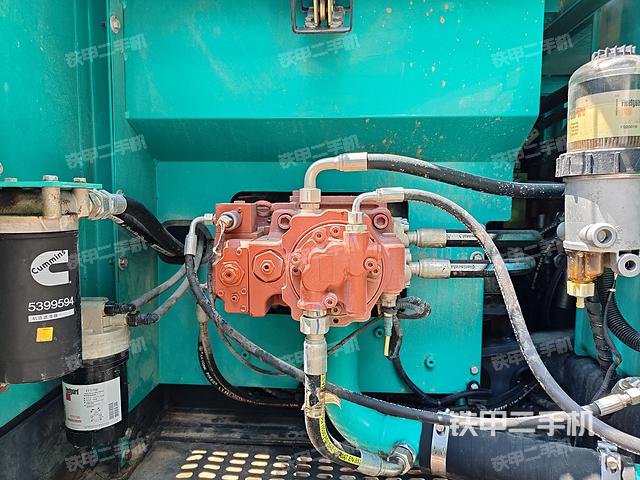 液壓泵艙室正面整體(整機(jī)外觀) 液壓泵艙室正面整體(整機(jī)外觀)