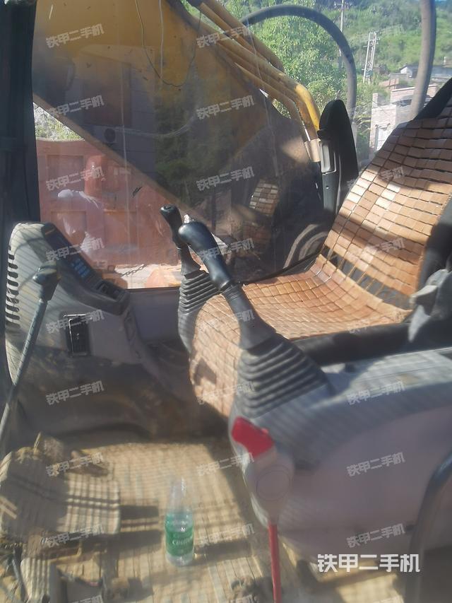 駕駛室整體(整機外觀) 駕駛室整體(整機外觀)