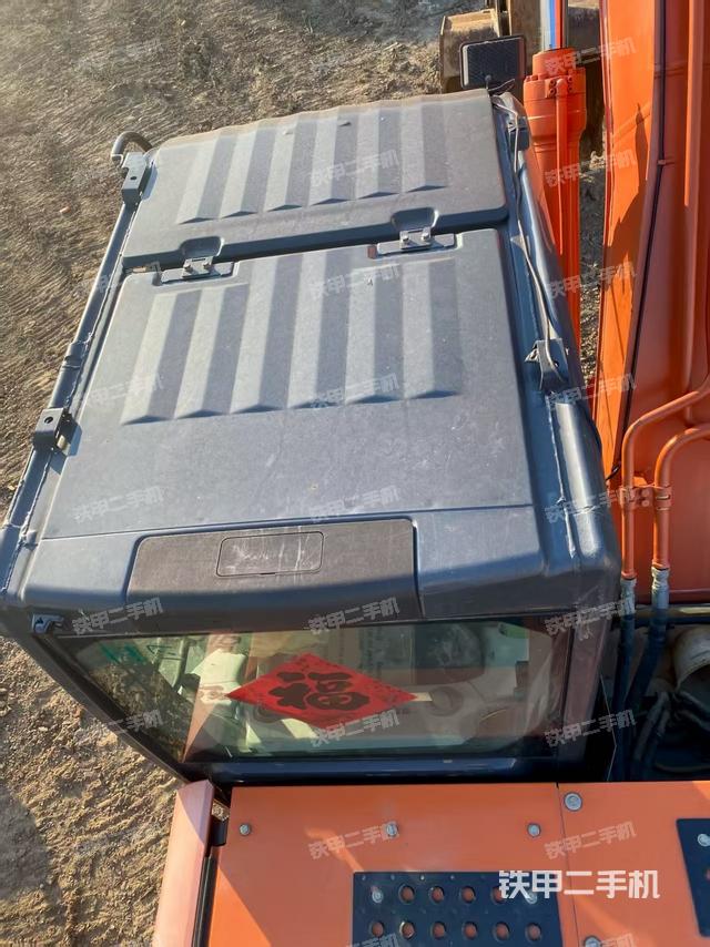 驾驶室顶部（整机外观）