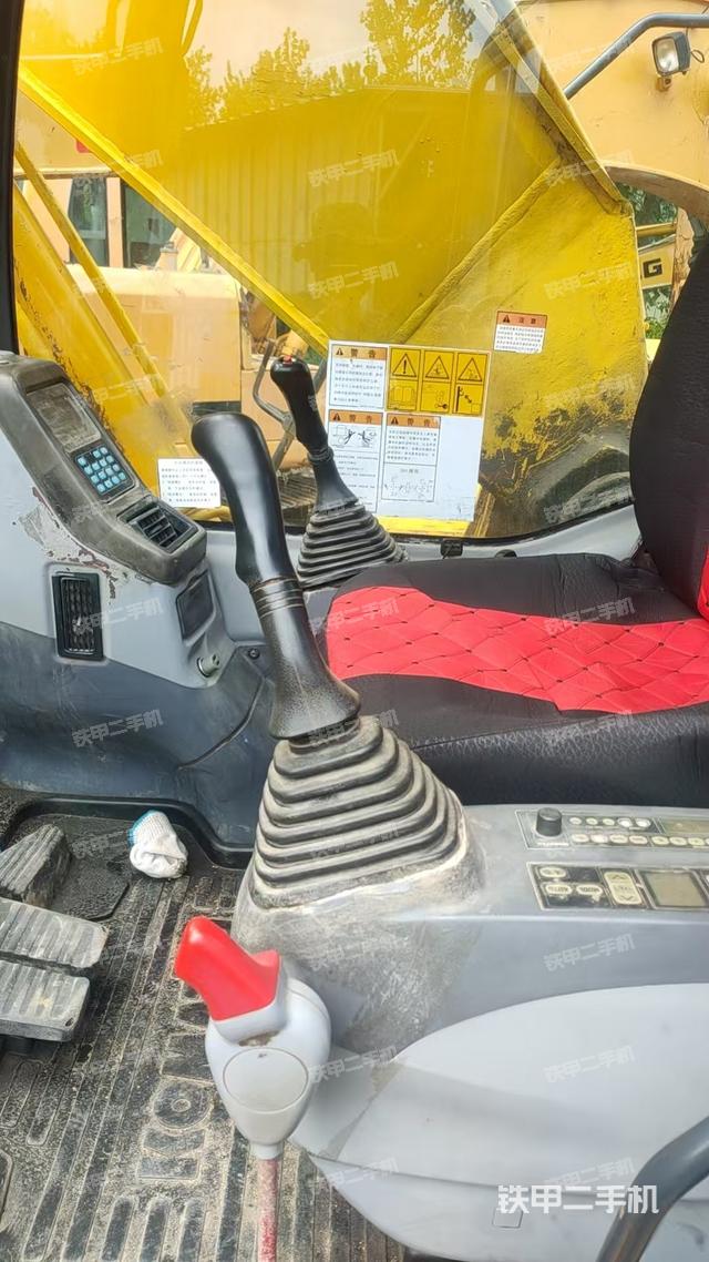 驾驶室整体(整机外观) 驾驶室整体(整机外观)