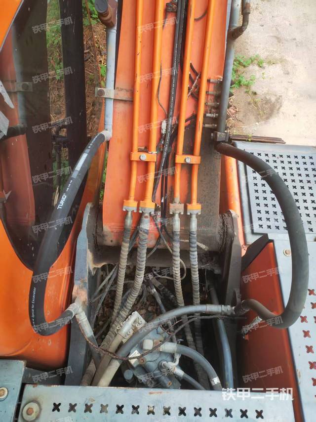 回轉(zhuǎn)馬達和主控閥（整機外觀）