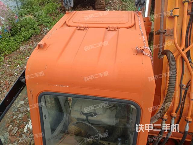 驾驶室顶部（整机外观）