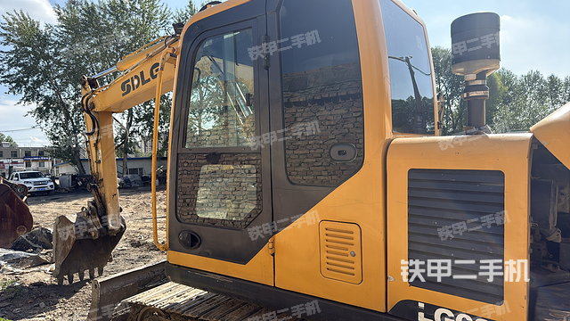 駕駛室整體(整機外觀) 駕駛室整體(整機外觀)