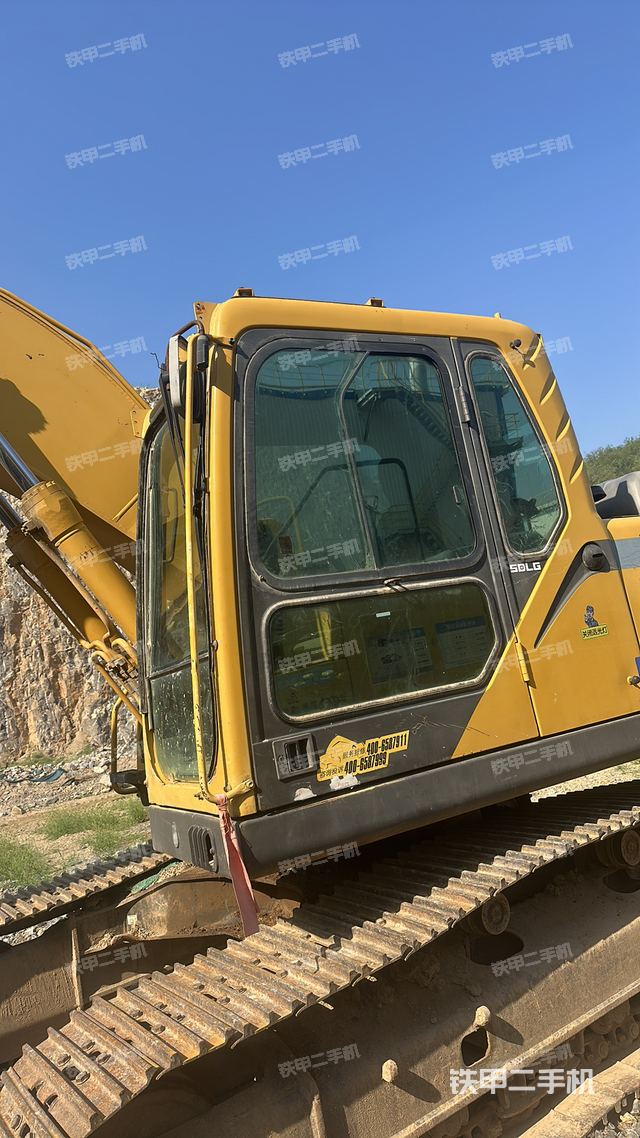 駕駛室整體(整機外觀) 駕駛室整體(整機外觀)