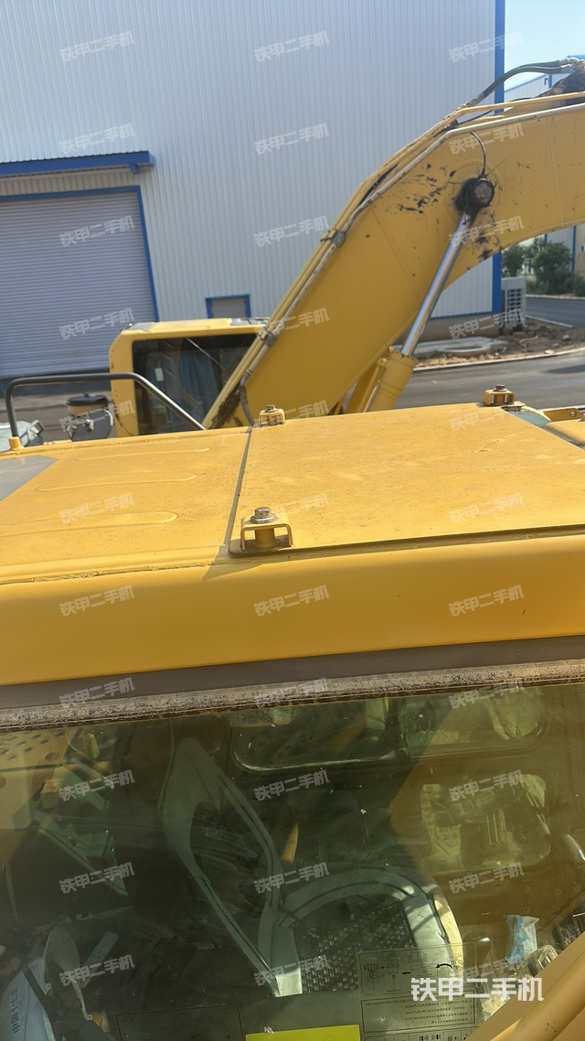 駕駛室頂部(整機外觀) 駕駛室頂部(整機外觀)