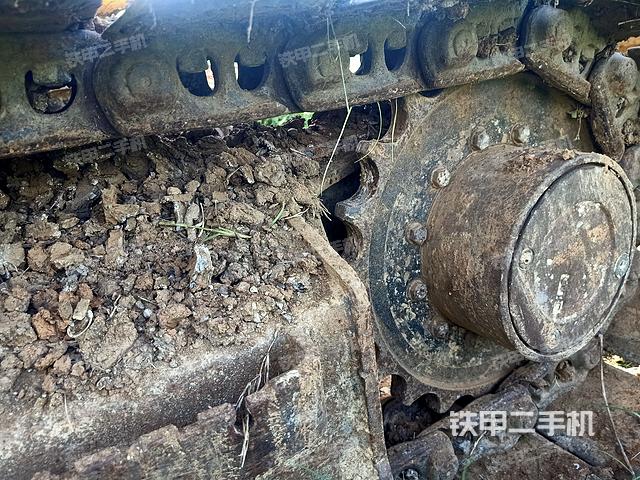 駕駛室頂部(整機(jī)外觀(guān)) 駕駛室頂部(整機(jī)外觀(guān))