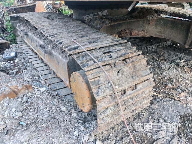 右侧履带整体(行走机构) 右侧履带整体(行走机构)