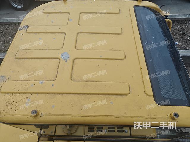 駕駛室頂部(整機外觀) 駕駛室頂部(整機外觀)