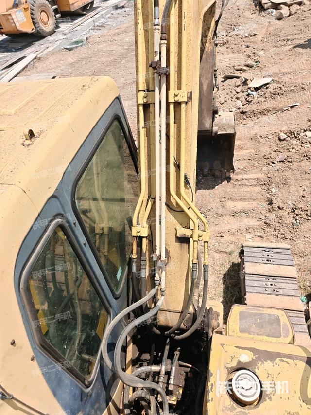 小臂整体左后（工作和回转装置）