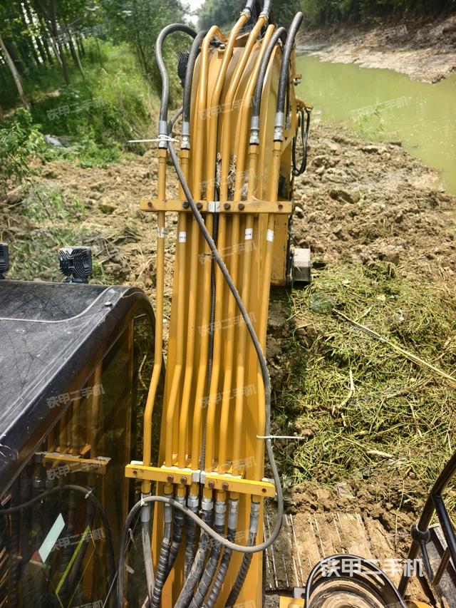 大臂背部俯视（工作和回转装置）