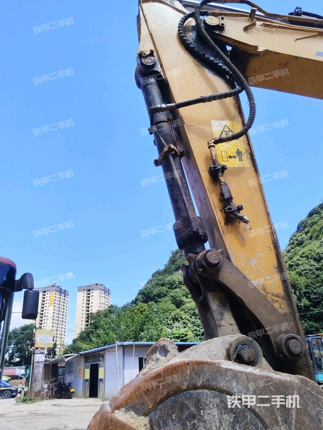 小臂整体左后（工作和回转装置）