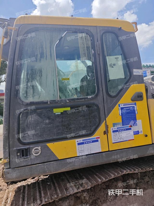 驾驶室正侧(驾驶室部分) 驾驶室正侧(驾驶室部分)