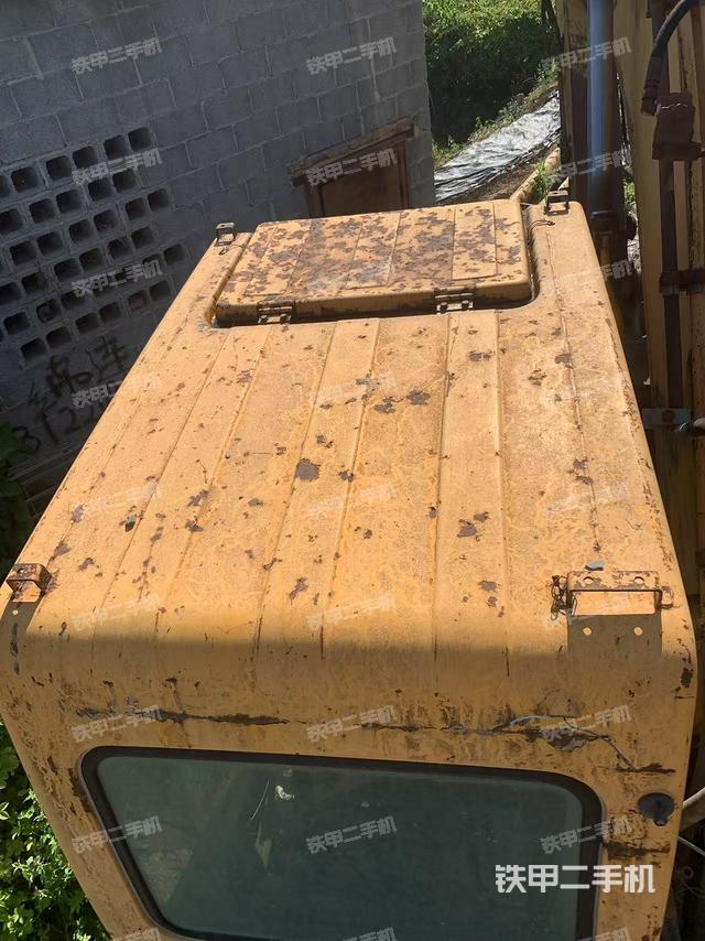 驾驶室顶部（整机外观）