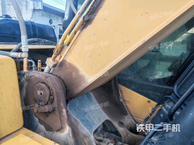 大臂根部 斜视(工作和回转装置) 大臂根部 斜视(工作和回转装置)